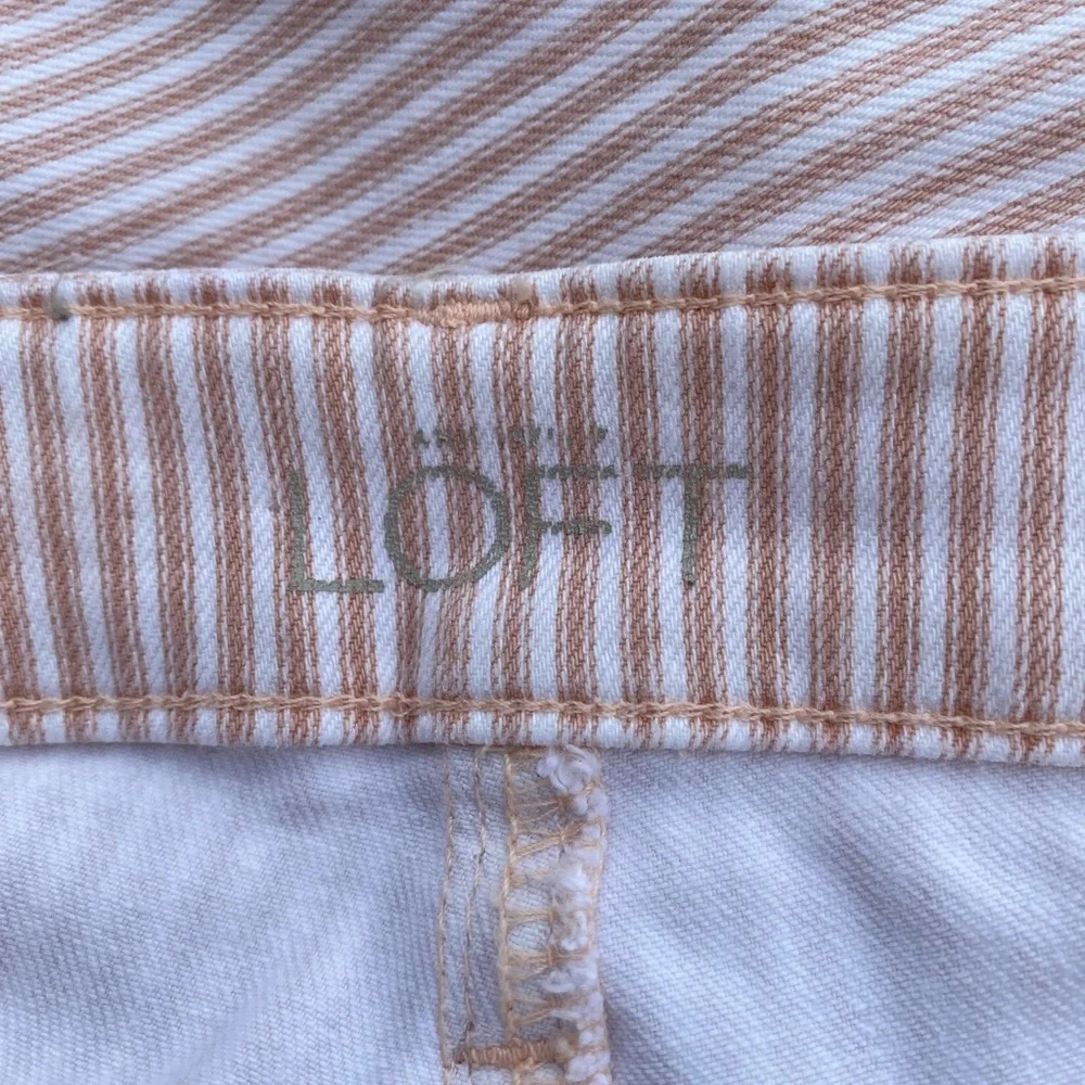 LOFT - Woman’s peach & white striped (Susie skinny ankle) cropped jeans,…